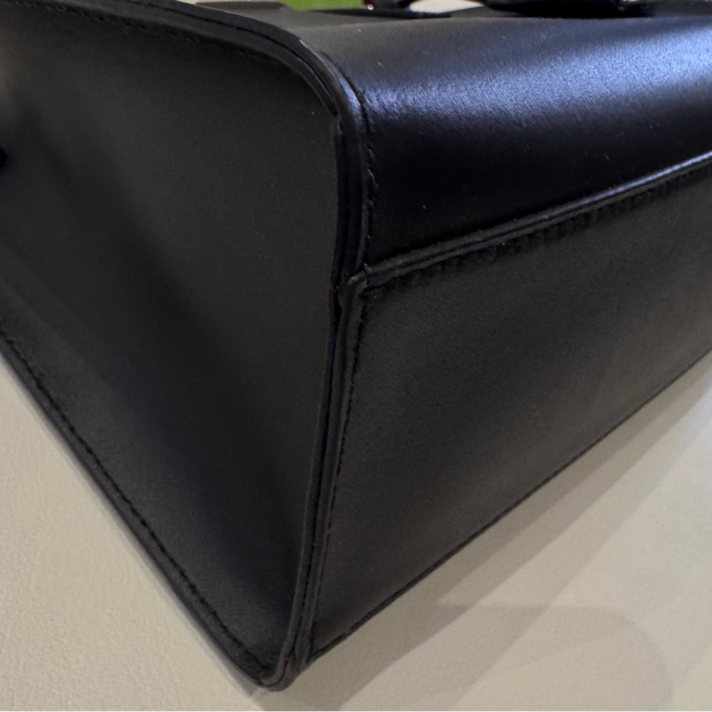 SALE‼️ Kate Spade- Black tote bag with a strap - Picture 5 of 14